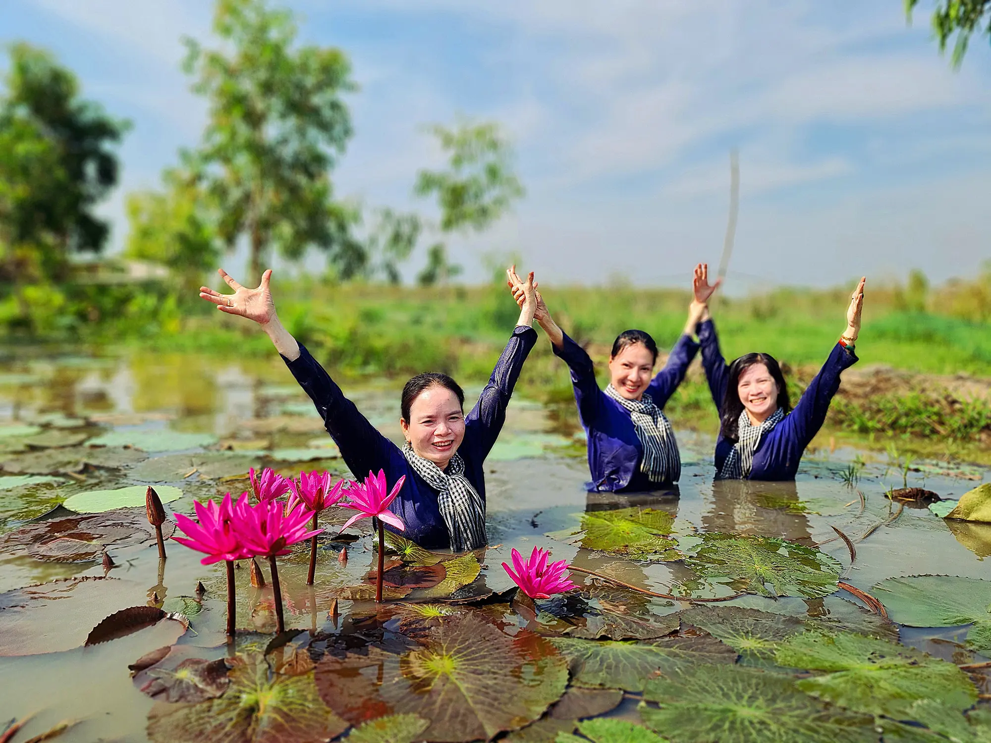 Guests experiencing the lotus wetland at Việt Mekong Farmstay