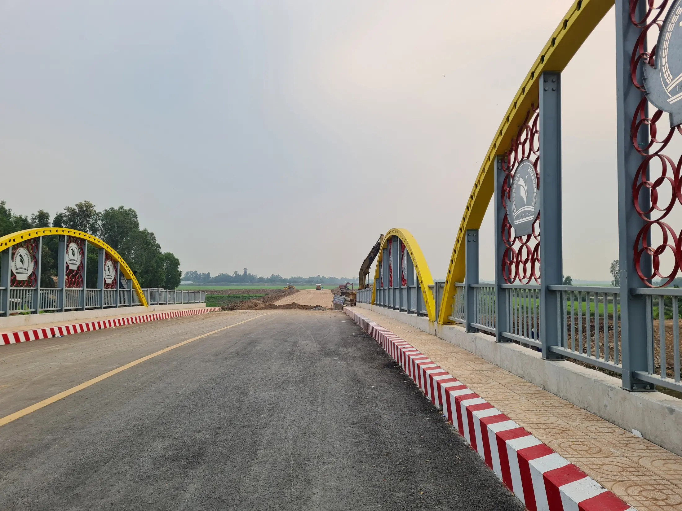 A bridge on the current approach to Việt Mekong Farmstay
